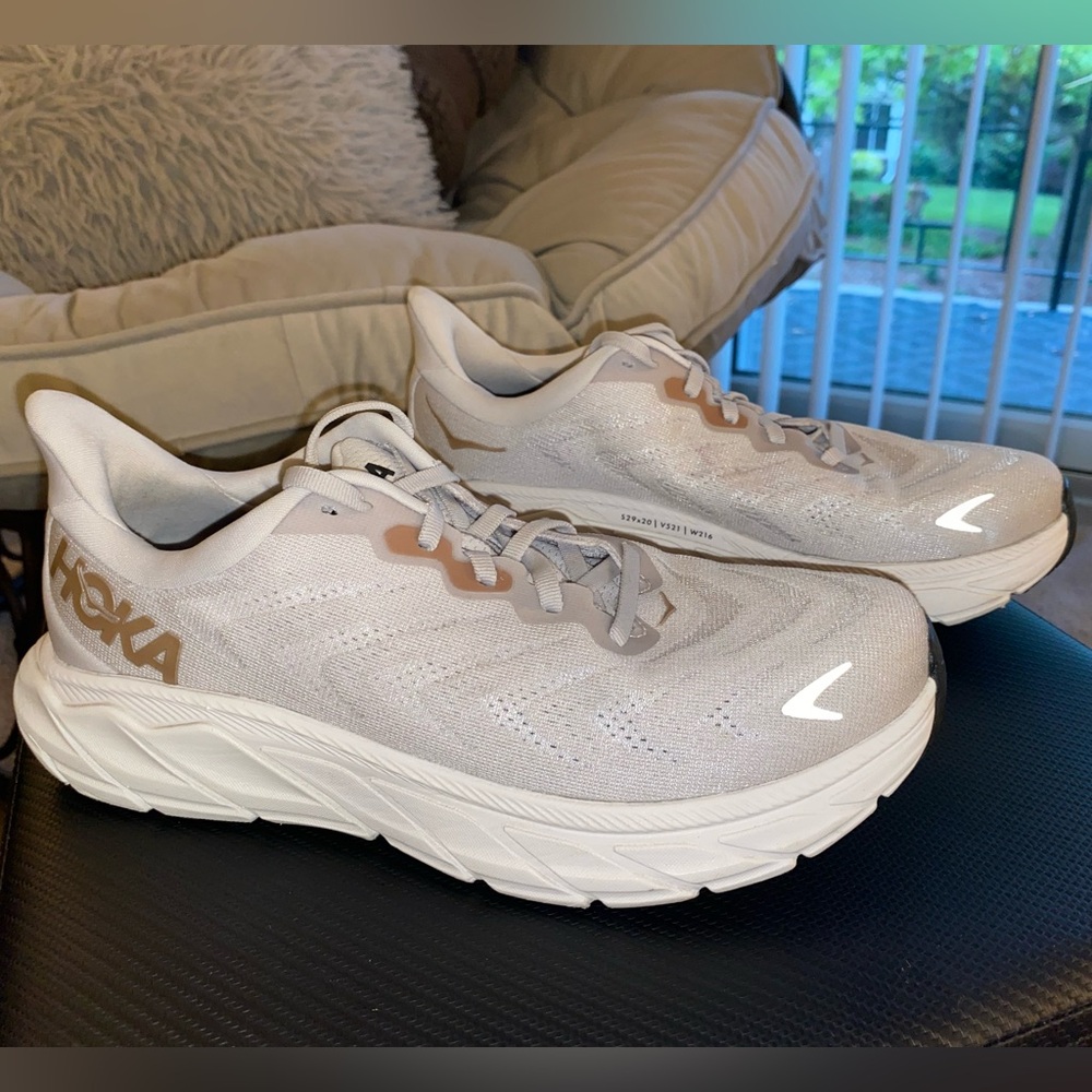 Hoka One One•Arahi 6•Size 8.0 D/Wide•White/Rose Gold•Smoke free/Pet Free Home